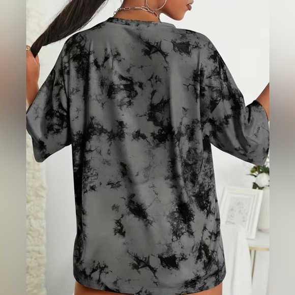 ✨NEW✨ Black & Gray Tie-Dye Oversized Tee - Picture 2 of 2